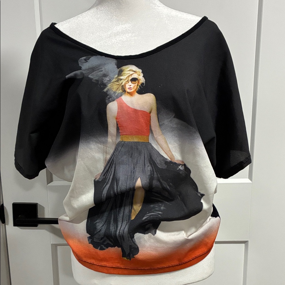Gaze Stylish Black and Red Graphic Top